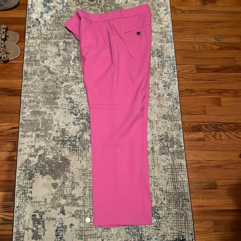 Pink cropped dress pants 💗